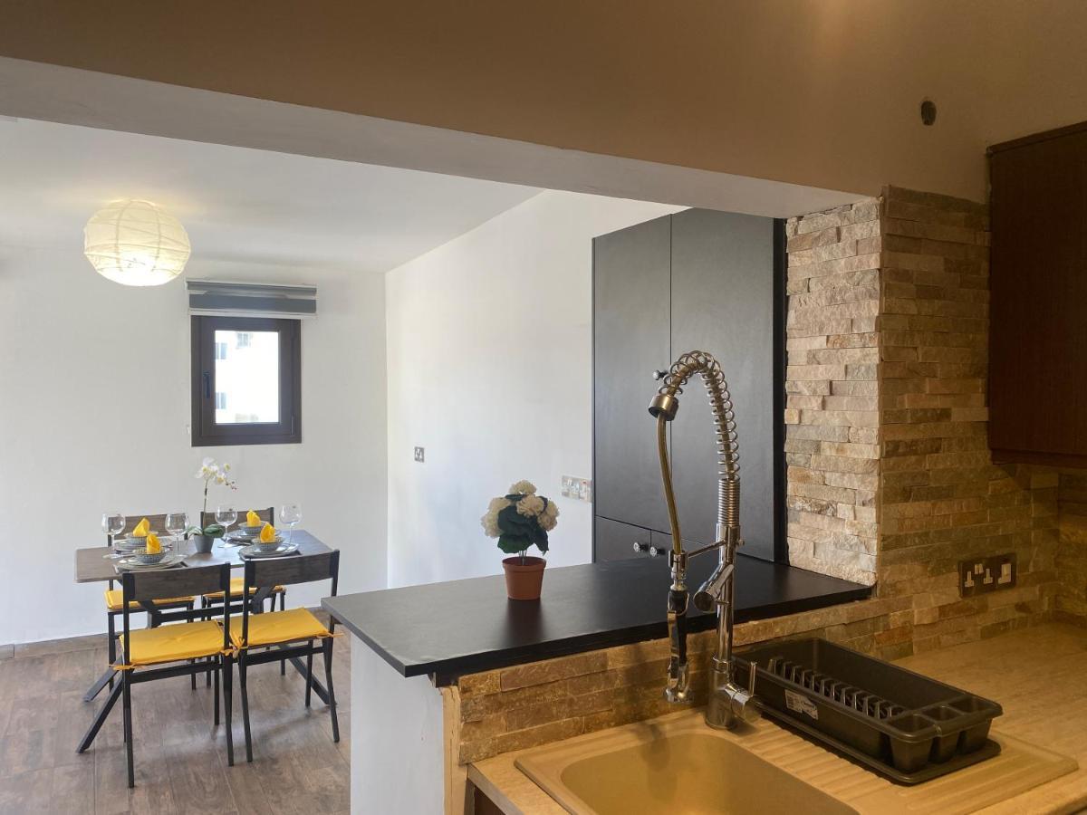 Philip Spacious Apartment ลิมาซอล ภายนอก รูปภาพ