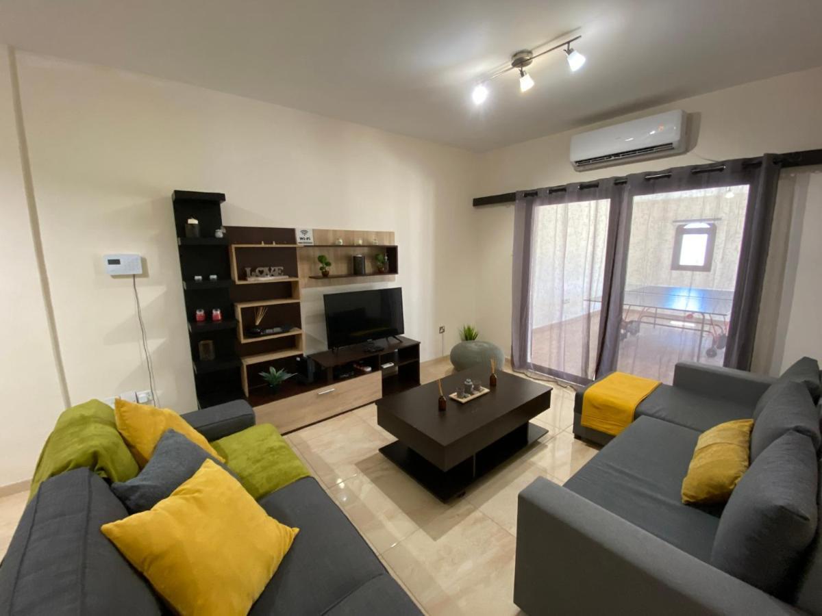 Philip Spacious Apartment ลิมาซอล ภายนอก รูปภาพ