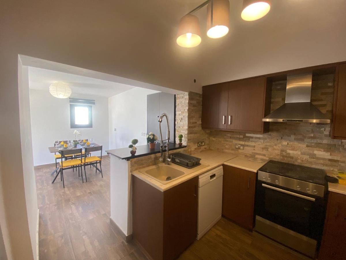 Philip Spacious Apartment ลิมาซอล ภายนอก รูปภาพ