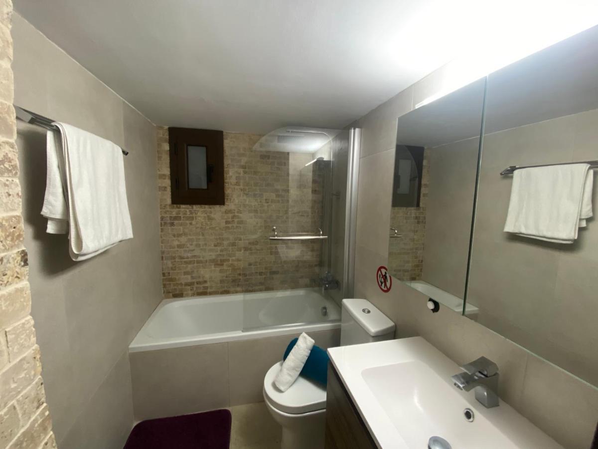 Philip Spacious Apartment ลิมาซอล ภายนอก รูปภาพ