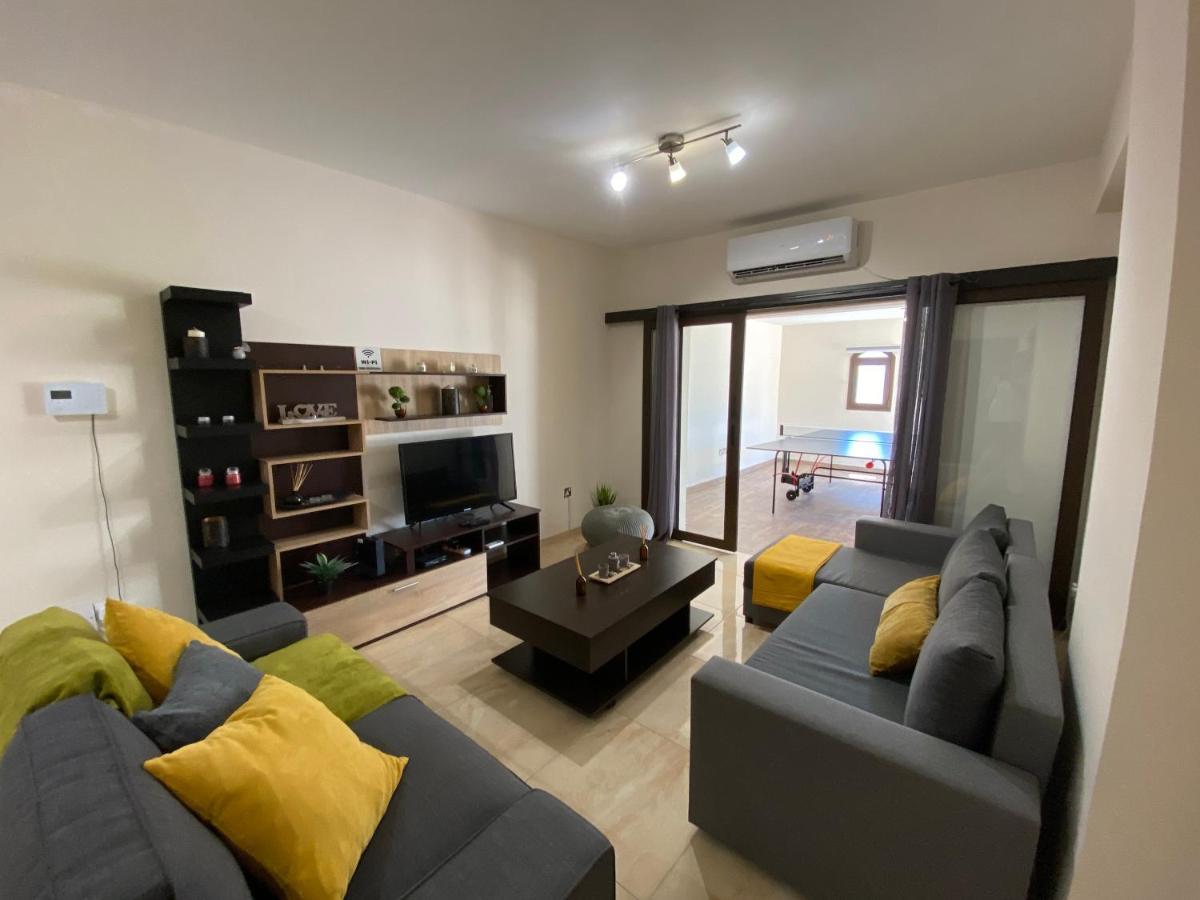 Philip Spacious Apartment ลิมาซอล ภายนอก รูปภาพ
